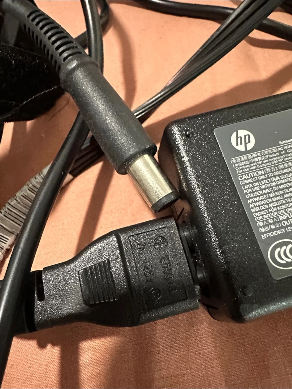 HP genuine 65w